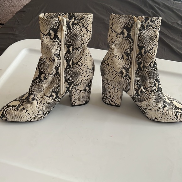 Steve Madden Revolution Snakeskin Boots Size 6.5 - Picture 3 of 4